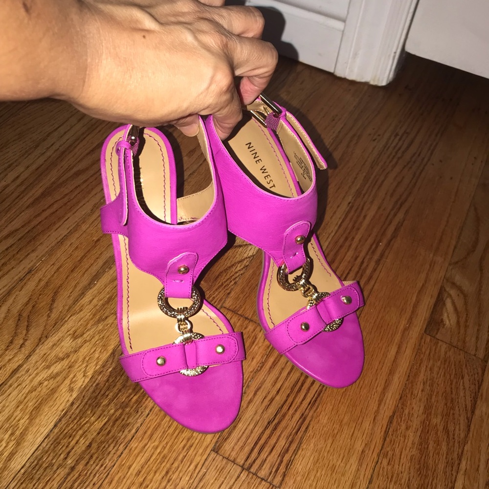 Nine West Bezel nubuck fuchsia heels